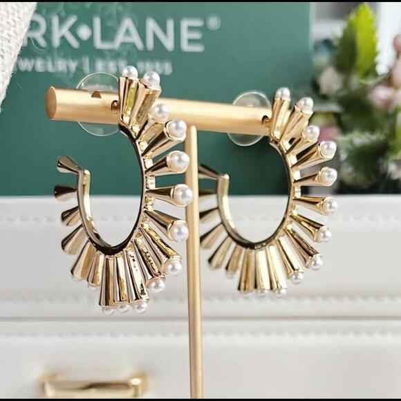 Nash Earrings Sparkle Box Exclusive - Picture 4 of 10